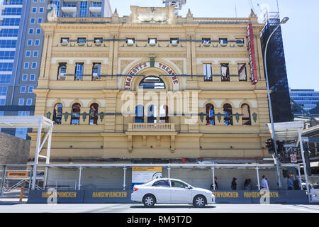 Adélaïde, Australie. 14 février 2019. Le monument Her Majesty's Theatre à Adélaïde qui a été construit comme le Tivoli en 1913 est en cours de réaménagement majeur tout en conservant la façade originale du bâtiment et devrait rouvrir ses portes en 2020 environ 1 500 sièges Crédit : amer ghazzal/Alamy Live News Banque D'Images