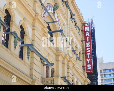 Adélaïde, Australie. 14 février 2019. Le monument Her Majesty's Theatre à Adélaïde qui a été construit comme le Tivoli en 1913 est en cours de réaménagement majeur tout en conservant la façade originale du bâtiment et devrait rouvrir ses portes en 2020 environ 1 500 sièges Crédit : amer ghazzal/Alamy Live News Banque D'Images