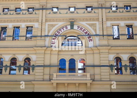 Adélaïde, Australie. 14 février 2019. Le monument Her Majesty's Theatre à Adélaïde qui a été construit comme le Tivoli en 1913 est en cours de réaménagement majeur tout en conservant la façade originale du bâtiment et devrait rouvrir ses portes en 2020 environ 1 500 sièges Crédit : amer ghazzal/Alamy Live News Banque D'Images