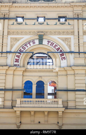 Adélaïde, Australie. 14 février 2019. Le monument Her Majesty's Theatre à Adélaïde qui a été construit comme le Tivoli en 1913 est en cours de réaménagement majeur tout en conservant la façade originale du bâtiment et devrait rouvrir ses portes en 2020 environ 1 500 sièges Crédit : amer ghazzal/Alamy Live News Banque D'Images