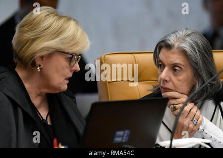 DF - Brasilia - 02/14/2019 - Jugement sur la criminalisation de l'Homophobie - Lucia Carnem, STF ministre, accompagné par Rosa Weber, STF ministre, le jeudi 14 février, lors de la reprise de l'arrêt sur la criminalisation de l'Homophobie s'est tenue à l'Assemblée plénière de la Cour suprême. Photo : Mateus Bonomi / AGIF Banque D'Images