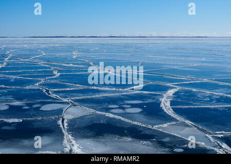 Le lac Ontario couverts par la glace gelé en hiver, Amherst Island, Ontario, Canada Banque D'Images