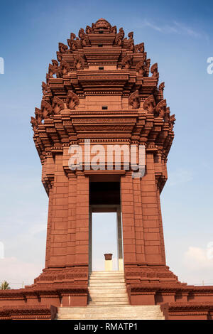 Le Cambodge, la province de Kampot, Kep, Monument de l'indépendance, Vimean Ekareach, architecture de style Khmer construit en 2012 dans la zone remplie de colonial abandonné Banque D'Images