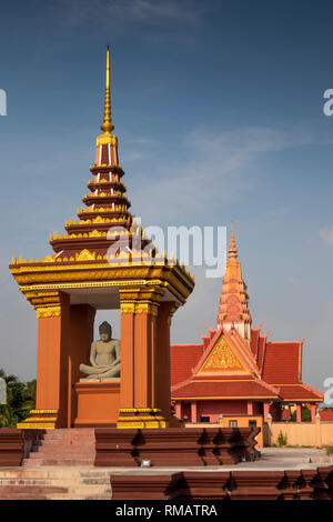 Le Cambodge, la province de Kampot, Kep, figure de Bouddha dans la pagode Khmer style traditionnel au Musée de Kep Banque D'Images