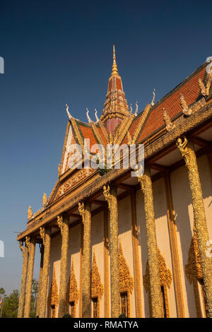 La province de Kampot, Cambodge, Kampot, Trey Koh, l'Île du poisson, Wat Traeuy Kaoh Vihara, salle de prière avec piliers dorés richement décoré Banque D'Images