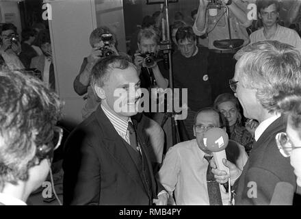 Allemagne, Berlin, 18 mars 1990 : élection la Chambre du peuple de la RDA en 1990. C'est la première élection démocratique en RDA. L'événement électoral du SPD dans le hall au toit (Saalbau) à Friedrichshain : Ibraim Boehme est à venir. Banque D'Images