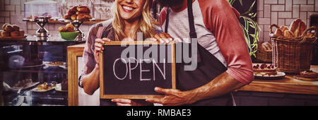 Waiter holding blackboard with open Banque D'Images