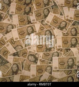Ancienne Monnaie : mark allemand, DM 1000 billets. Une unité de devise en Allemagne qui a été introduit, dans le cadre de la réforme monétaire, le 20.06.1948 et servi comme monnaie officielle jusqu'au 31.12.2001, il a ensuite été remplacé par l'euro le 1er janvier 2002. Banque D'Images