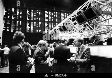 L'opérateur dans la salle de la Bourse de Francfort. Banque D'Images