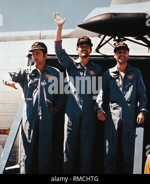 L'équipage d'Apollo 16 avant le décollage : John W. Young, Thomas K. Mattingly et Charles M. Duc, Jr. Apollo 16 (avril 1972) a été la cinquième mission d'atterrissage lunaire habitée, à l'aide de l'Rover lunaire pour la deuxième fois. Banque D'Images