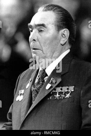 Leonid Ilitch Brejnev - 19.12.1906 - 10.11.1982 portrait photo non datée du Chef d'État soviétique et chef de parti avec des médailles et décorations à partir de 1977. Entre 1964-1982, il était secrétaire général de l'UCA. Entre 1960-1964 et 1977- 1982 Président de l'Union soviétique. Banque D'Images