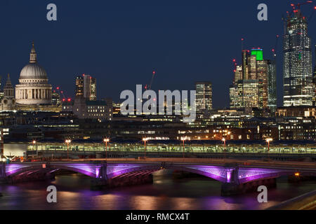 Paysage urbain de Londres by night - Quartier des Finances Banque D'Images