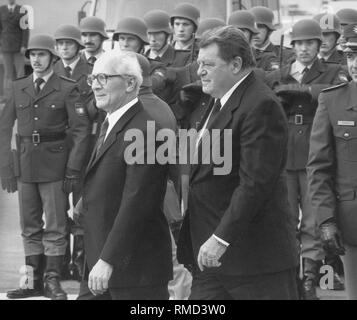 Président du Conseil d'Etat de la RDA, Erich Honecker, est reçu pour un client visite du Premier Ministre bavarois Franz Josef Strauss le dernier jour de son voyage en Allemagne. Banque D'Images