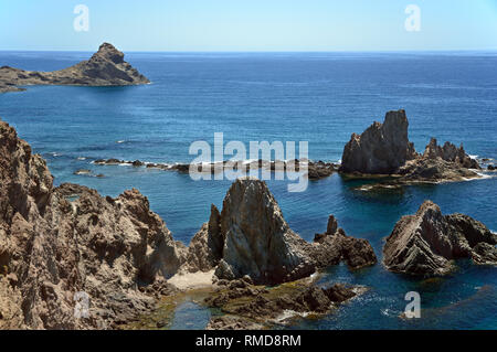 Arrecife de las Sirenas est un récif dans le Parc Naturel Cabo de Gato (Espagne) qui se traduit comme mermaid reef. Banque D'Images