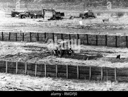 Les travaux sur l'extension de la frontière fortifications sur la frontière de la RDA. Banque D'Images