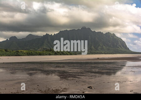 Kualoa Ridge de la baie de Kaneohe, Oahu, Hawaii Banque D'Images