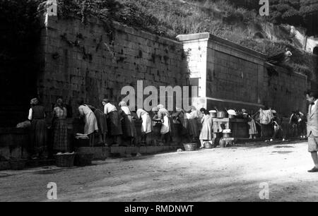 L'Italie, la Basilicate, Rapolla, le lavoir public, 1930 Banque D'Images