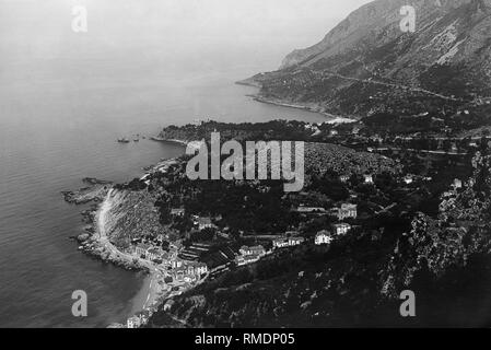 L'Italie, la Basilicate, Maratea, vue sur la plage et le petit port fluvial, 1930 Banque D'Images