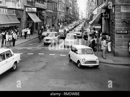 Italie, Toscane, Livourne, vue sur la Via Cairoli de Corso Amedeo, 1969 Banque D'Images