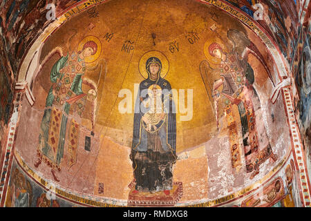 Photos et images de la mosaïque byzantine de Theotokos, représentant la Vierge Marie, Mère de Dieu, et de l'enfant, 1126-1130, dans l'abside de l'Gelati Banque D'Images