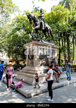 Statue de Bolivar dans la Plaza de Bolivar Gardens Cartagena Colombie Amérique du Sud Banque D'Images