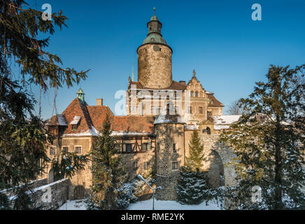 Château Czocha, 14e siècle, reconstruit au début du xxe siècle, l'hotel, en hiver, près du village de Lesna, Basse Silésie, Pologne Banque D'Images