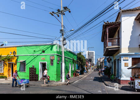 Angle de la Plazuela de la Santisima Trinidad de Calle del Guerrero, Barrio Getsemaní, Cartagena de Indias, Colombie. Banque D'Images