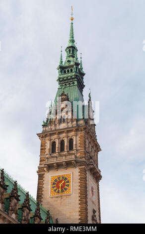 Tour de l'Hôtel de ville de Hambourg Hamburger ou Rathaus, est le siège du gouvernement local de la Ville libre et hanséatique de Hambourg, Allemagne Banque D'Images