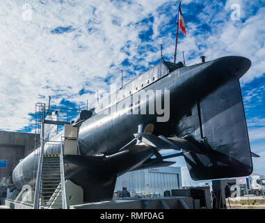 Vue d'un sous-marin exposé sur le rivage à la précédente guerre mondiale 2 base de sous-marins allemands de Lorient, Bretagne France Banque D'Images