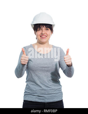 Happy young woman wearing ingénieur casque de protection smiling geste showing Thumbs up à la caméra à plus isolé sur fond blanc. Banque D'Images