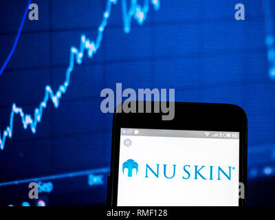 Nu Skin Enterprises logo de l'entreprise vu affichée sur smart phone Banque D'Images