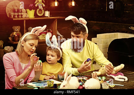 Costume de lapin de Pâques et les fausses oreilles de lapin. Banque D'Images