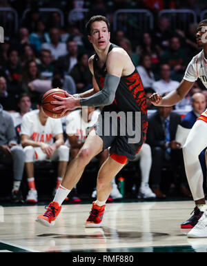 Coral Gables, en Floride, aux Etats-Unis. Feb 13, 2019. Clemson Tigers avant David Skara (24) se déplace le ballon au cours de la première moitié d'un match de basket-ball NCAA contre les ouragans à Miami le centre Watsco à Coral Gables, en Floride. Mario Houben/CSM/Alamy Live News Banque D'Images