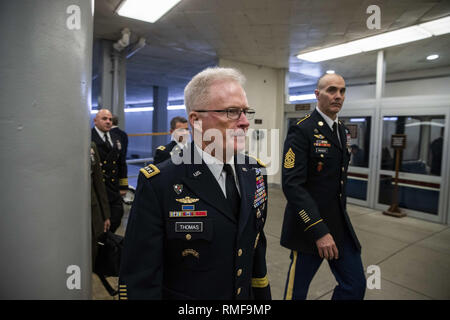 Washington, District de Columbia, Etats-Unis. Feb 14, 2019. Le général Raymond A. Thomas, commandant de l'United States Special Operations Command promenades dans le Métro du Sénat sur la colline du Capitole à Washington, DC Le 14 février 2019. Crédit : Alex Edelman/CNP Crédit : Alex Edelman/CNP/ZUMA/Alamy Fil Live News Banque D'Images