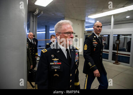 Washington, États-Unis d'Amérique. Feb 14, 2019. Le général Raymond A. Thomas, commandant de l'United States Special Operations Command promenades dans le Métro du Sénat sur la colline du Capitole à Washington, DC Le 14 février 2019. Crédit : Alex Edelman/CNP Crédit dans le monde entier | conditions : dpa/Alamy Live News Banque D'Images