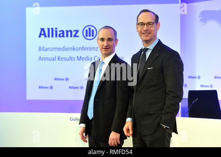 Munich, Allemagne. Feb 15, 2019. À partir de : Giulio TERZARIOL (chef de la direction financière, la Direction des finances et contrôle), Oliver Baete (Président de la gestion d'Allianz SE) en face de Logo, Allianz ALLIANZ SE, Bilan conférence de presse le 15.02.2019. Utilisation dans le monde entier | Credit : dpa/Alamy Live News Banque D'Images