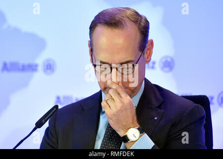 Munich, Allemagne. Feb 15, 2019. Oliver Baete (Président du Directoire d'Allianz SE), sceptique, le geste, la seule image, seul motif, portrait, portrait, portrait. ALLIANZ SE, bilan conférence de presse le 15.02.2019. Utilisation dans le monde entier | Credit : dpa/Alamy Live News Banque D'Images