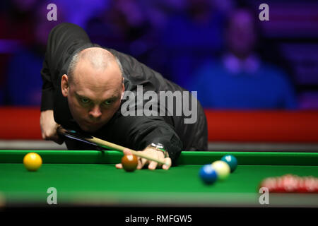 Cardiff, Royaume-Uni. Feb 15, 2019. Stuart Bingham de l'Angleterre durant son quart de finale contre Zhao Xintong. Welsh Open snooker, jour 5 au stade Motorpoint Arena de Cardiff, Galles du Sud Le vendredi 15 février 2019. Crédit : Andrew Verger/Alamy Live News Banque D'Images