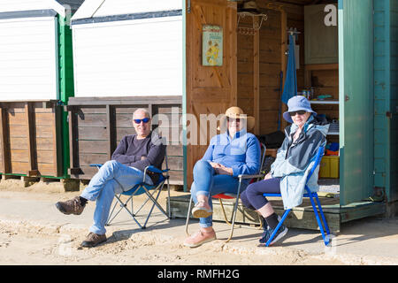 Bournemouth, Dorset, UK. Feb 15, 2019. Météo France : belle chaude journée ensoleillée à Bournemouth en tant que visiteurs, chef de la mer pour profiter du soleil sur les plages de Bournemouth. Credit : Carolyn Jenkins/Alamy Live News Banque D'Images