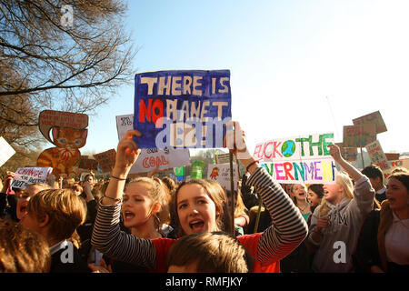 Brighton, UK. Mar 15, 2019. Les enfants de l'école de Brighton en grève pour faire campagne et la demande que le gouvernement fasse quelque chose à propos du réchauffement planétaire. Credit : Rupert Rivett/Alamy Live News Banque D'Images