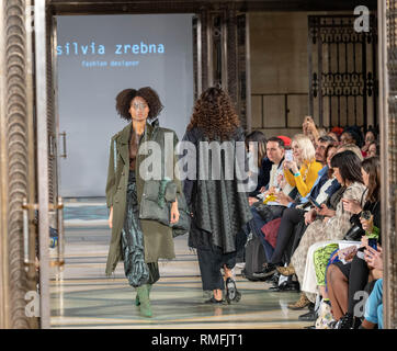 Londres, Royaume-Uni. 15 février 2019 Fashion Scount à Londres, Royaume-Uni. Fashion Week AW19 à la Freemasons Hall, Grand rue Queens, Crédit : Ian Davidson/Alamy Live News Banque D'Images