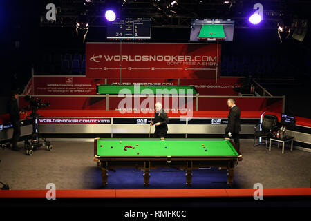 Cardiff, Royaume-Uni. Feb 15, 2019. John Higgins, de l'Écosse pendant son quart de finale contre Joe O'Connor de l'Angleterre. . Welsh Open snooker, jour 5 au stade Motorpoint Arena de Cardiff, Galles du Sud Le vendredi 15 février 2019. Crédit : Andrew Verger/Alamy Live News Banque D'Images