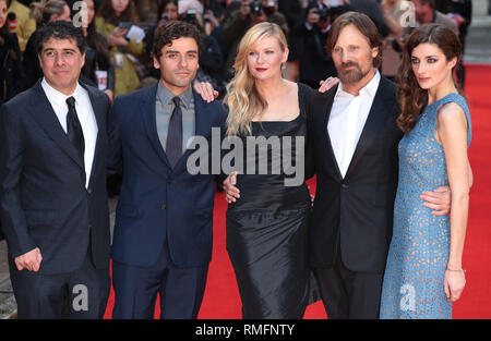 Londres, Royaume-Uni, 13 mai 2014 Hossein Amini, Oscar Issac, Kirsten Dunst, Viggo Mortensen et Daisy Bevan arrivent à l'UK Premiere de 'Les Deux visages de Ja Banque D'Images