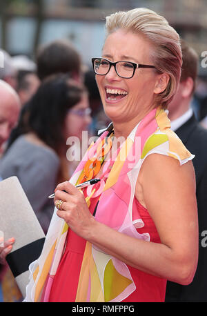 Londres, Royaume-Uni, 11 juin 2014 Emma Thompson arrive sur le tapis rose de la première mondiale de 'Walking on Sunshine' à vue West End Banque D'Images