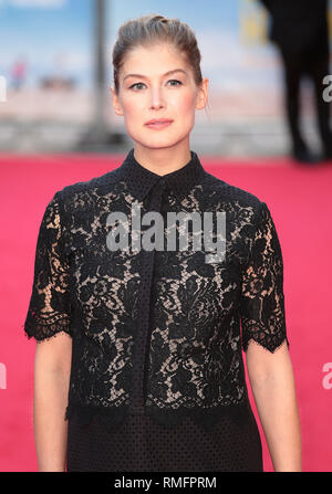 22-09-14 : 'ce que nous avons fait sur notre maison de vacances' - Première mondiale, Rosamund Pike arrive Banque D'Images