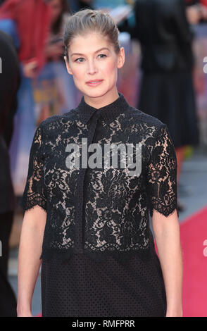 22-09-14 : 'ce que nous avons fait sur notre maison de vacances' - Première mondiale, Rosamund Pike arrive Banque D'Images