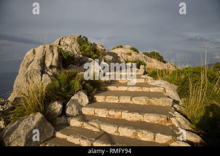Escalier de pierre dans les montagnes de Majorque près de Cap Formentor Banque D'Images