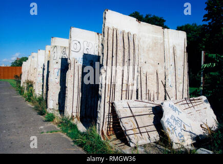 Vestiges du mur de Berlin sur la Bernauer Strasse, un mur Mémorial. Banque D'Images