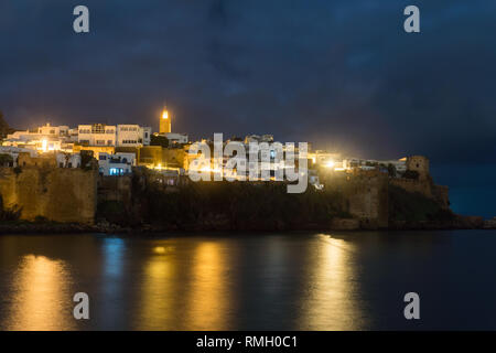 Nuit vue sur la Kasbah d'udayas à Rabat, capitale du Maroc Banque D'Images