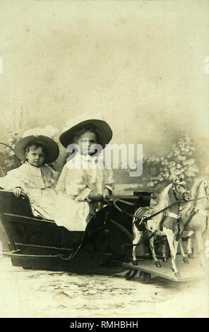 Portrait de Maria Nikolaevna Grand Duchesses de Russie (1899-1918) et Anastasia Nikolaïevna de Russie (1901-1918). Photographie Banque D'Images